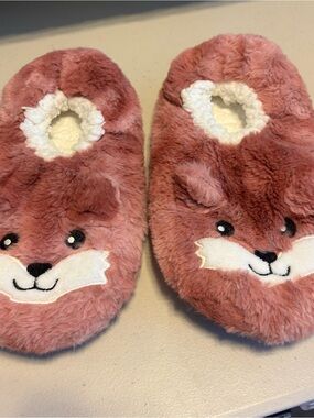 Plush Pink Fox Kids - woman’s One-Piece Slipper Socks. 7-8 wore once